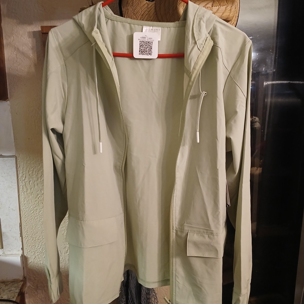 NWT Women's Lightweight Hooded Jacket in Light Green Size Medium